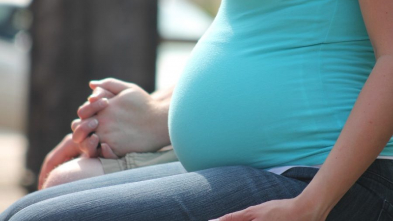 37-г. бременна с коронавирус и бебето й умряха в Испания 