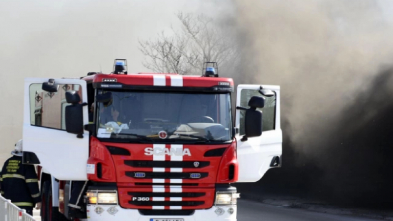 Близо 5 часа гасиха пожара в старата митрополия на Велико Търново