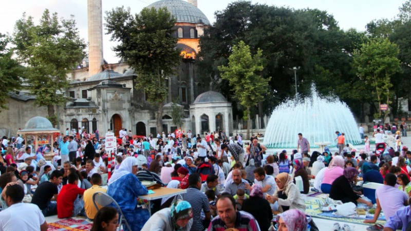 Странните навици на турците, които туристите не могат да проумеят