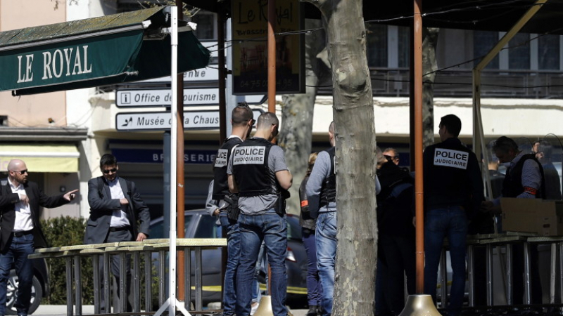 Двама убити и поне 7 ранени ранени при от нападение на джихадист във Франция
