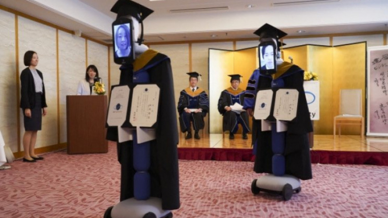 Роботи се дипломираха вместо студенти ВИДЕО