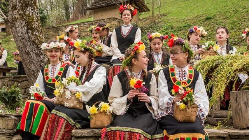 Страхотен български празник! Ето какви поверия задължително се спазват и кои имена черпят