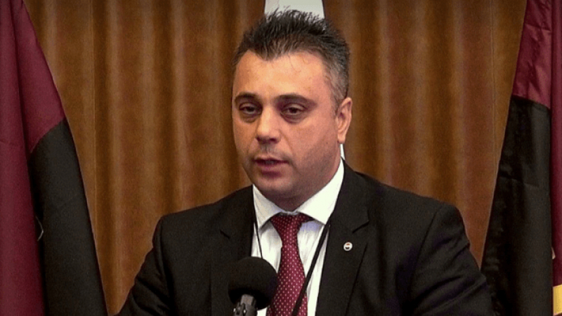 Депутатът от ВМРО Юлиан Ангелов дари 1 тон брашно на жителите на Драговищица