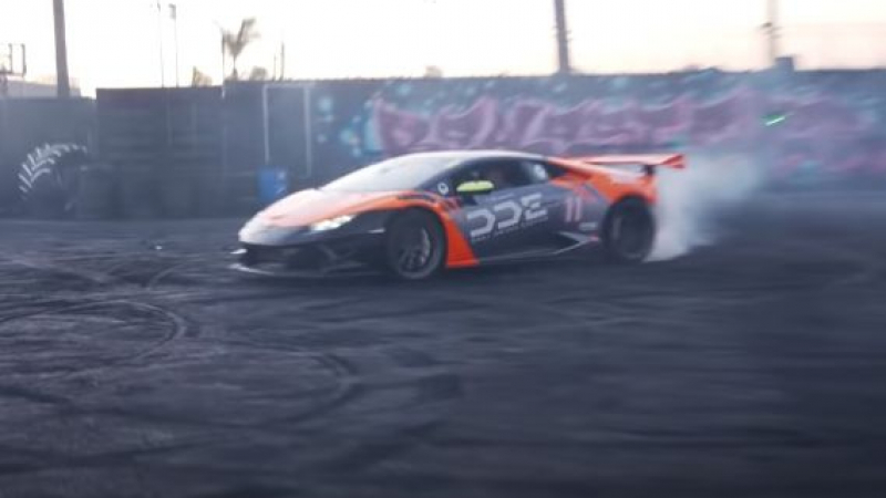 Зрелище: Як дрифт с Lamborghini завърши с ефектен пожар ВИДЕО