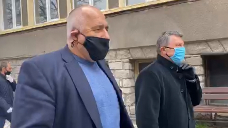 Премиерът влезе в освободения от карантината град Банско и ето какво видя ВИДЕО