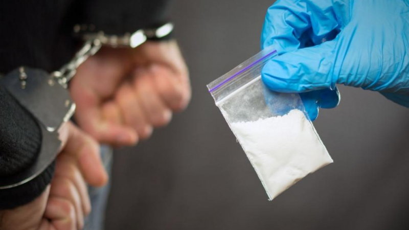 Британските власти заловиха кокаин, скрит в пратка с маски