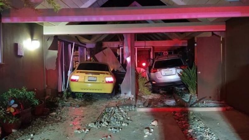Надрусан шофьор се разби в една и съща къща три пъти с две различни коли 