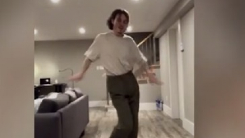 Зловещо ВИДЕО: Блогър засне танца си, а зад него се появи нещо страховито 