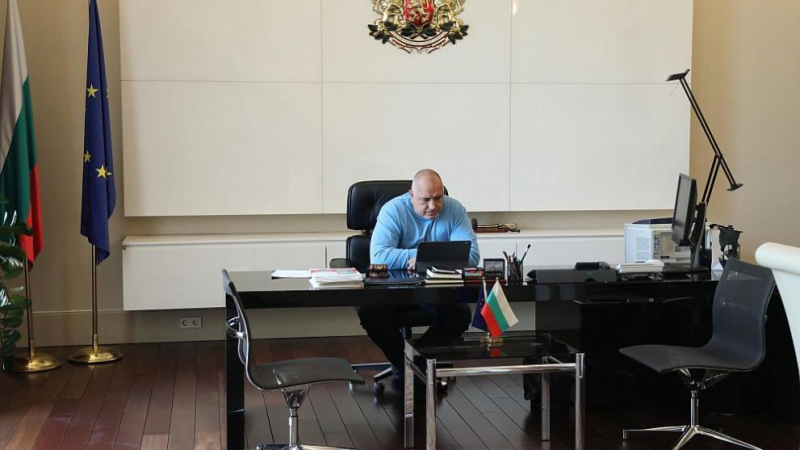 Борисов свиква министрите онлайн
