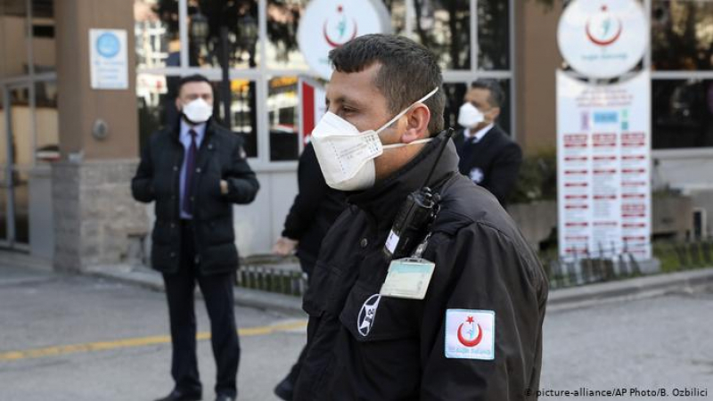 Истанбул - турският Ухан, пребори COVID-19 с "медицински детективи" 