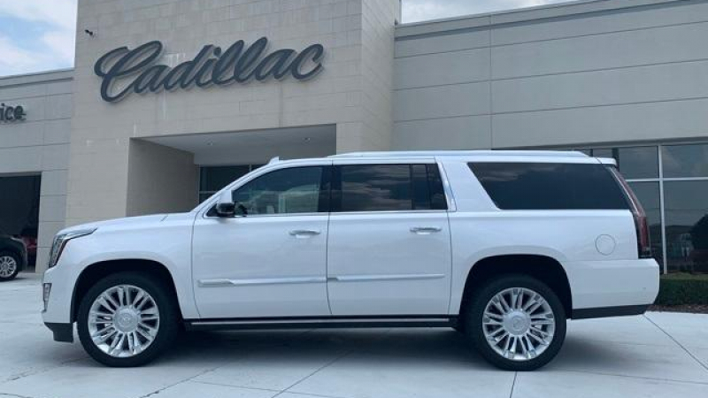 Cadillac разсекрети изумителния си шестметров Escalade СНИМКИ