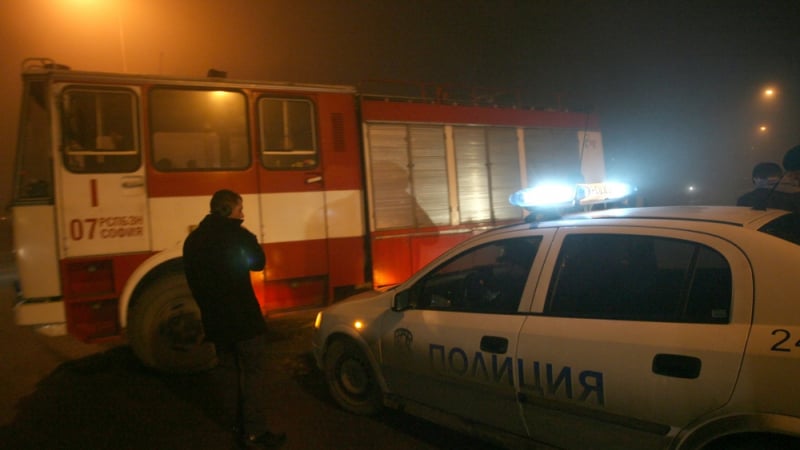 Сигнал до БЛИЦ! Автобус на градския транспорт в София се вряза в сграда, има много линейки, полиция и пожарна 