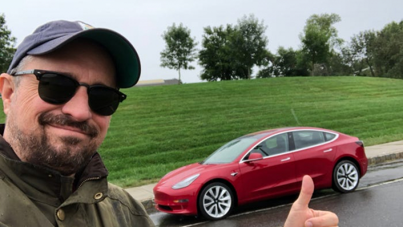 Експерт направи тест на конкурентите на Tesla Model 3, ето какво се случи