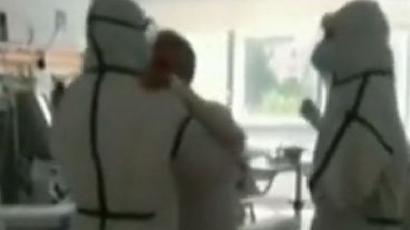 Ум да ти зайде: Лекари танцуват с коронавирусен пациент ВИДЕО