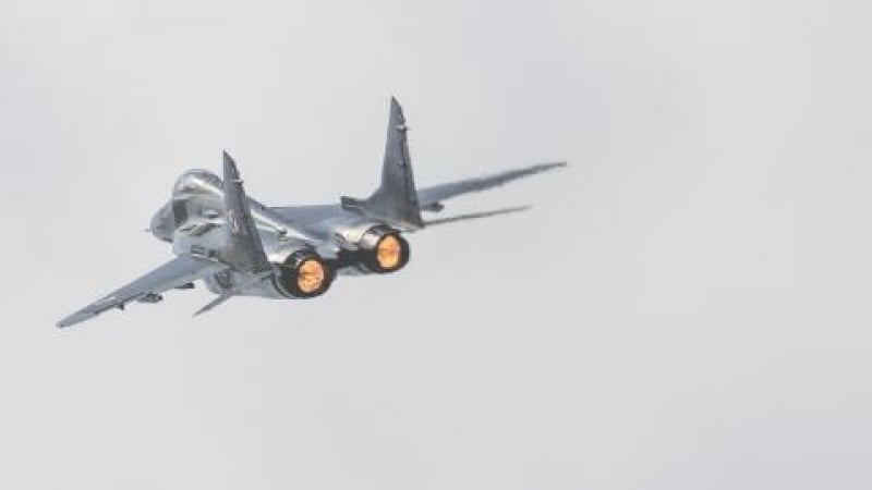 Екшън в небето с два руски бомбардировача Ту-160 