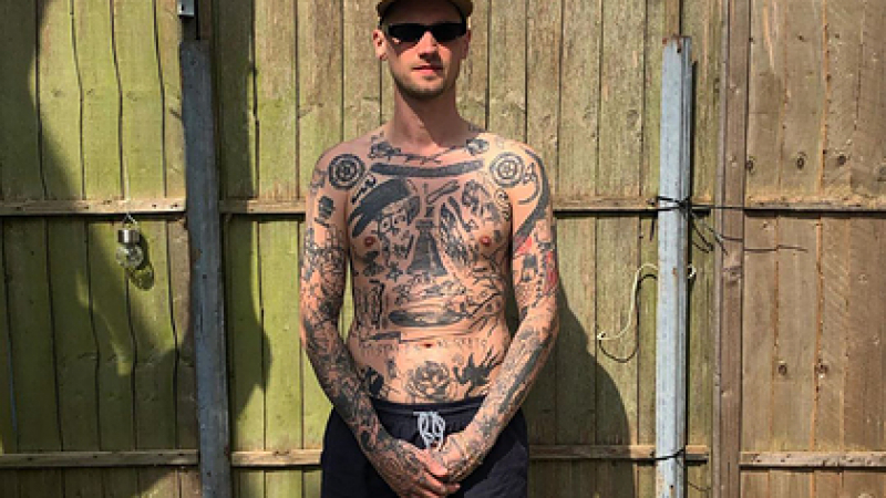 Мъж си направи над 40 татуировки по време на карантината СНИМКИ