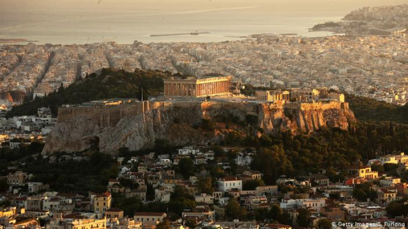 Коронавирус в Гърция: Как една провалена държава стана за пример
