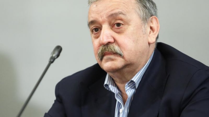 Проф. Кантарджиев обяви какви са рисковете за туристите по Черноморието и кого удря е шигелата 
