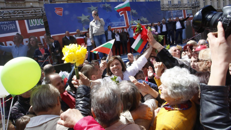Корнелия Нинова честити празника на българите