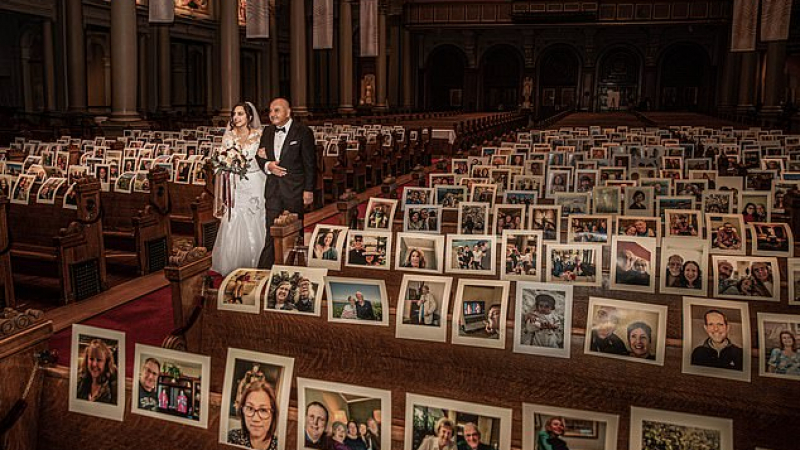 Тези младоженци ще помнят цял живот необичайната си сватба насред пандемията СНИМКИ