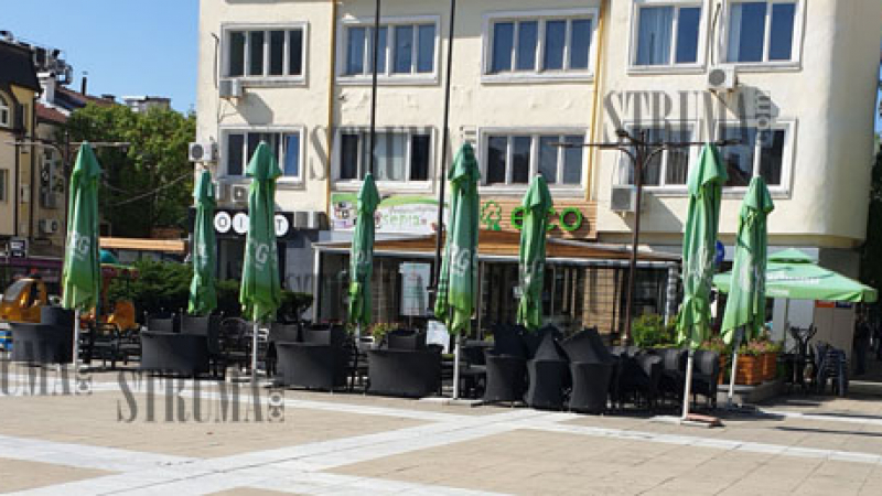 Кафенетата в Благоевград отвориха, но гледката е печална СНИМКИ