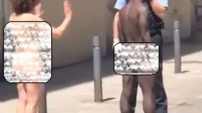 Чисто гола жена се размотава с чернокожия си изнасилвач на улицата ВИДЕО 18+