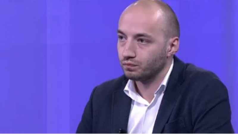 Социолог: България се радели на две партии – на Мангъров и на Мутафчийски