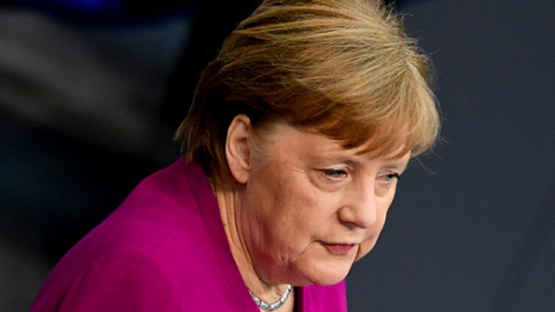 Посланик сравни Меркел с Хитлер и подаде оставка