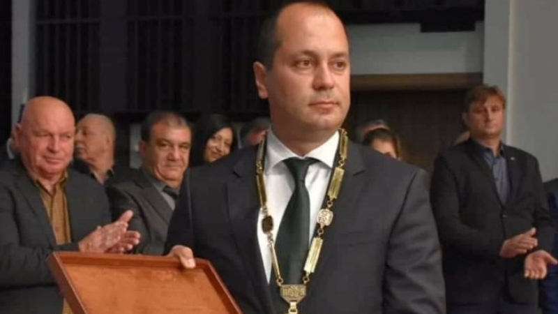 Кметът на Враца стана най-щастливият човек на света СНИМКА