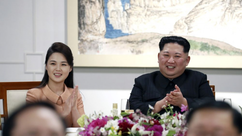 Жената на Ким Чен Ун - мистериозното бижу на КНДР СНИМКИ