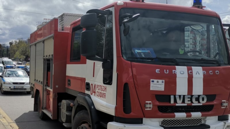 Кола се запали на булевард в Асеновград