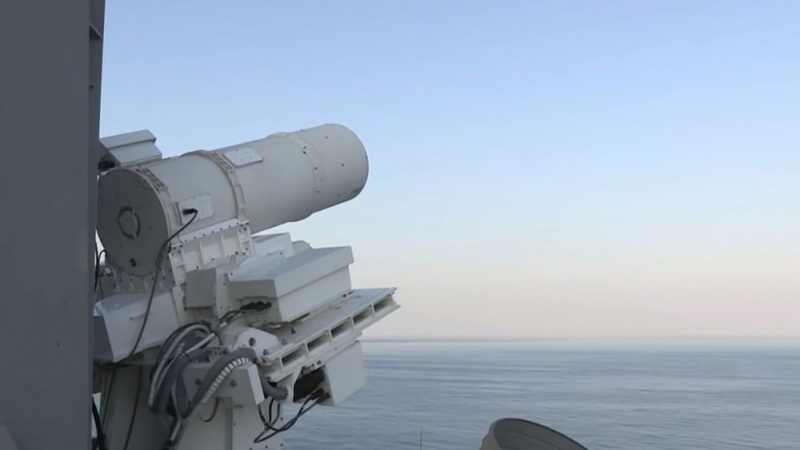 Пробив: ВМС на САЩ изпробваха лазерно оръжие, поразяващо летящ самолет ВИДЕО
