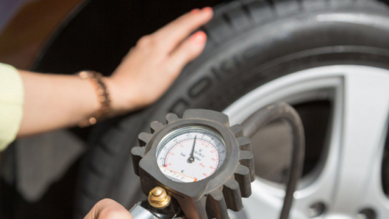 Защо трябва да проверяваме налягането на гумите редовно