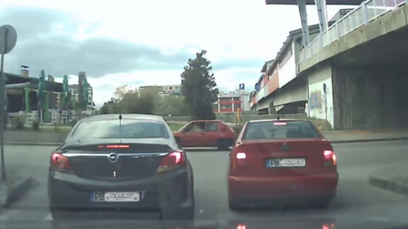 Пловдивски шофьори втрещиха мрежата! Никой няма обяснение за станалото ВИДЕО