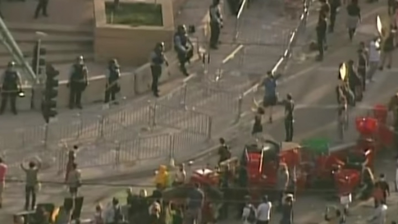 В Минеаполис е като на война, градът гори, пращат подкрепление от полицията ВИДЕО 18+