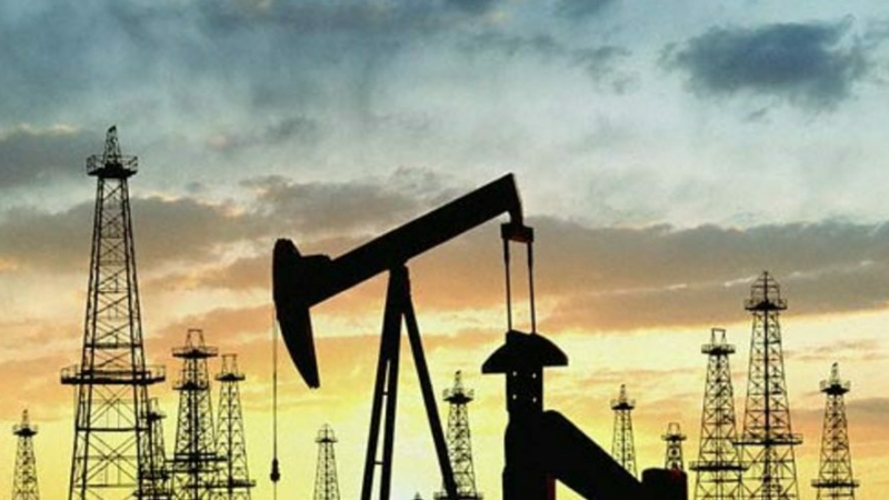Петролните запаси в САЩ доведоха до понижаване на цената