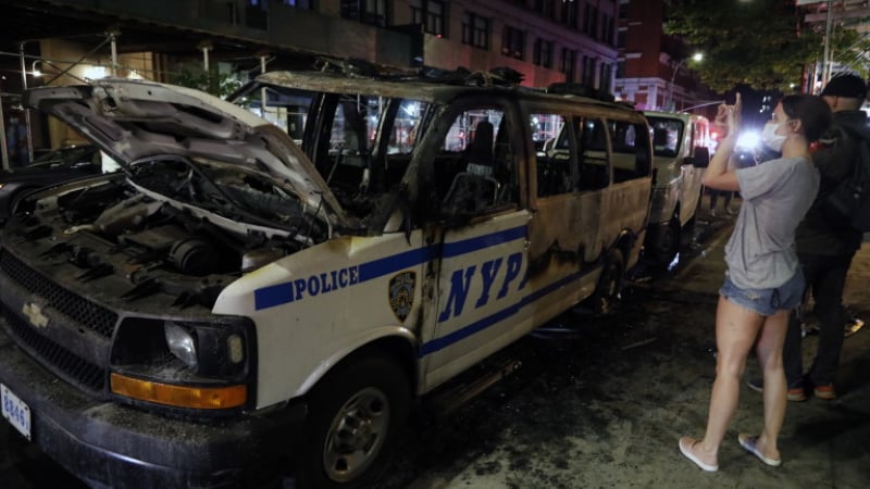 Полицейски камиони спират демонстрантите в Америка ВИДЕО и СНИМКИ 