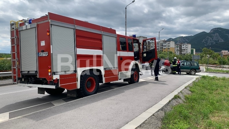 Кола пламна в движение във Враца СНИМКИ