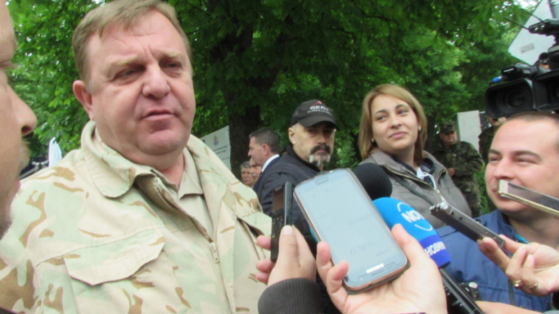 Каракачанов отговори дали е кум на Атанас Бобоков