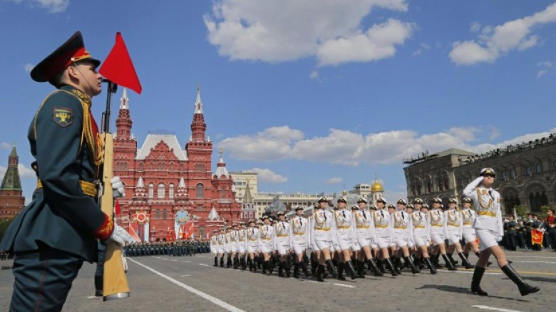 Американски министър получи покана за Парада на победата в Москва 
