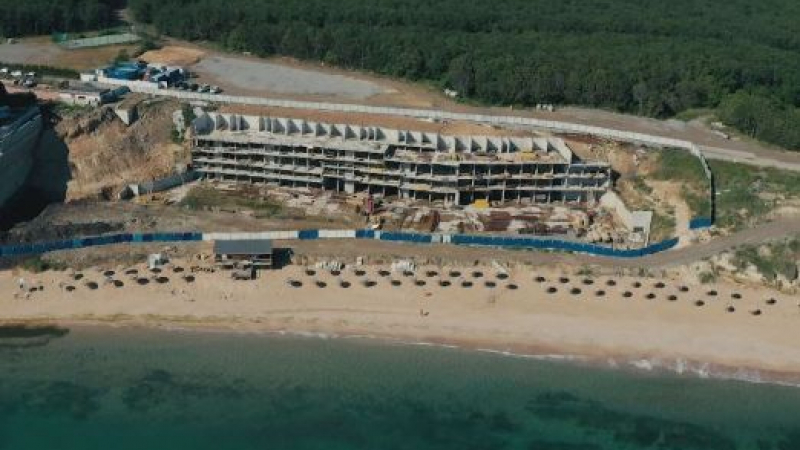 Ново 20 за 4-етажния хотел насред плажа на Алепу!
