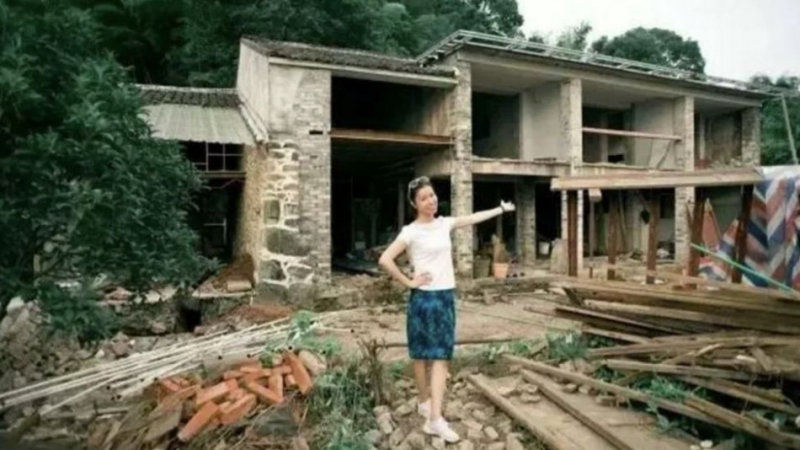 Момиче превърна призрачна необитаема къща в лъскаво имение СНИМКИ