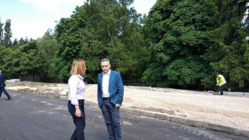 Фандъкова инспектира ремонта на бул. "България": Абсурдно е да...