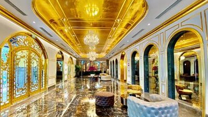 Лукс или цигания: Отвори врати първият 5-звезден хотел с 24-каратово злато СНИМКИ