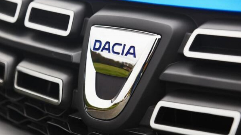 Фотошпиони заснеха за първи път на пътя новата Dacia Logan СНИМКИ