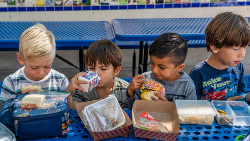 Изненада: Ето с какво американките хранят децата си