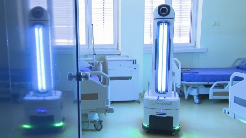 Робот помага в столичната болница "Света Екатерина" срещу К-19