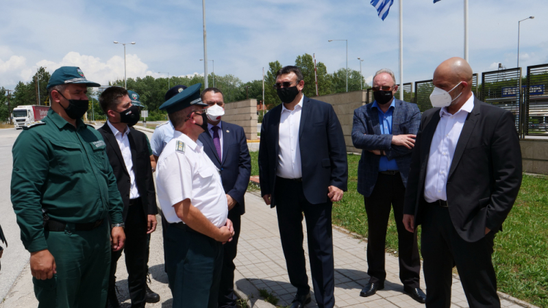 Министър Маринов отиде на ГКПП-Кулата и обяви голяма промяна за шофьорите ВИДЕО