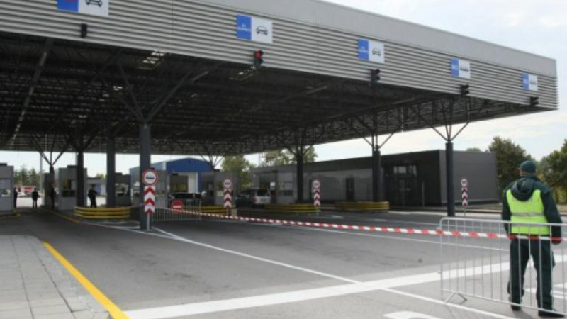 Турция отвори границите за България