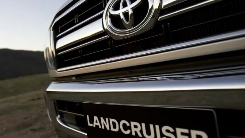 Фотошпиони заснеха за първи път новата Toyota Land Cruiser СНИМКИ